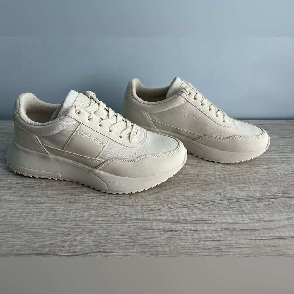 Calvin Klein Women's Pippy Lace-Up Platform Casual Sneakers Size 10 Ivory - Picture 1 of 12